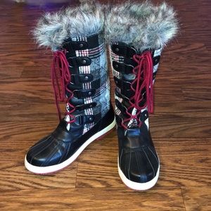Adorable plaid snow boots size 6.5